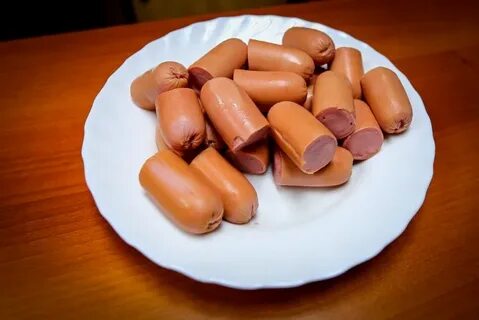 Просроченные сосиски можно есть