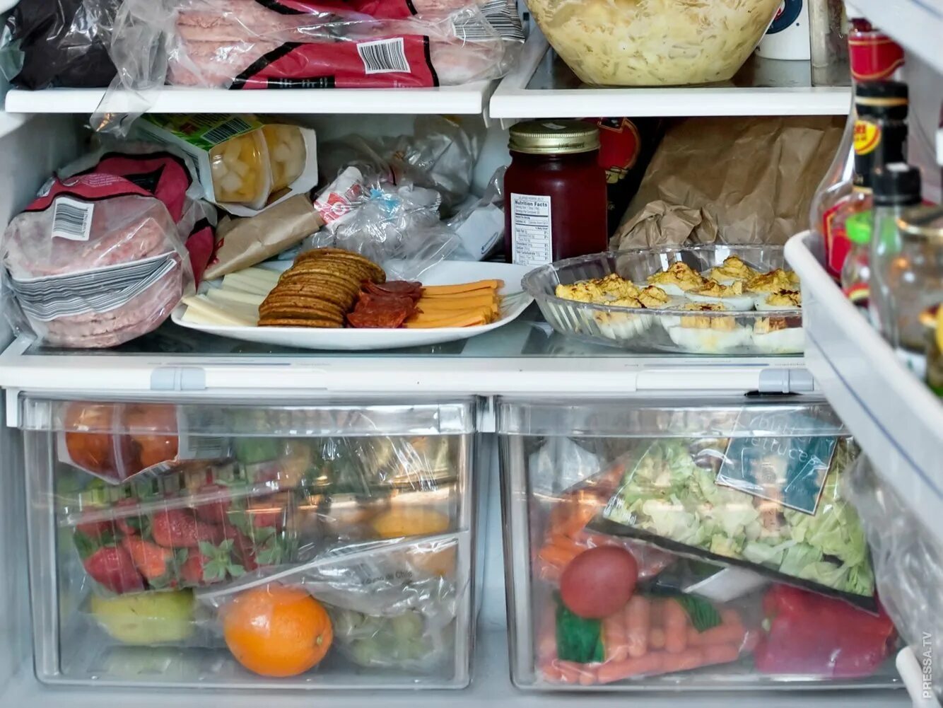 Купить новую еду. Холодильник с едой. Холодильник с продуктами. Полный холодильник продуктов. Холодильник с правильной едой.