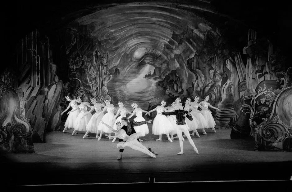 Французский танцмейстер жан-батист ланде. Балет средневековья. Брянцев балет. Первый русский балет. Лебединое озеро одетта и зигфрид.