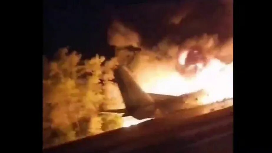 памятник мигу в украине. ан-26 ввс украины. самолеты харьков. пятихатки днепропетровская область самолет памятник. самолет як-52.