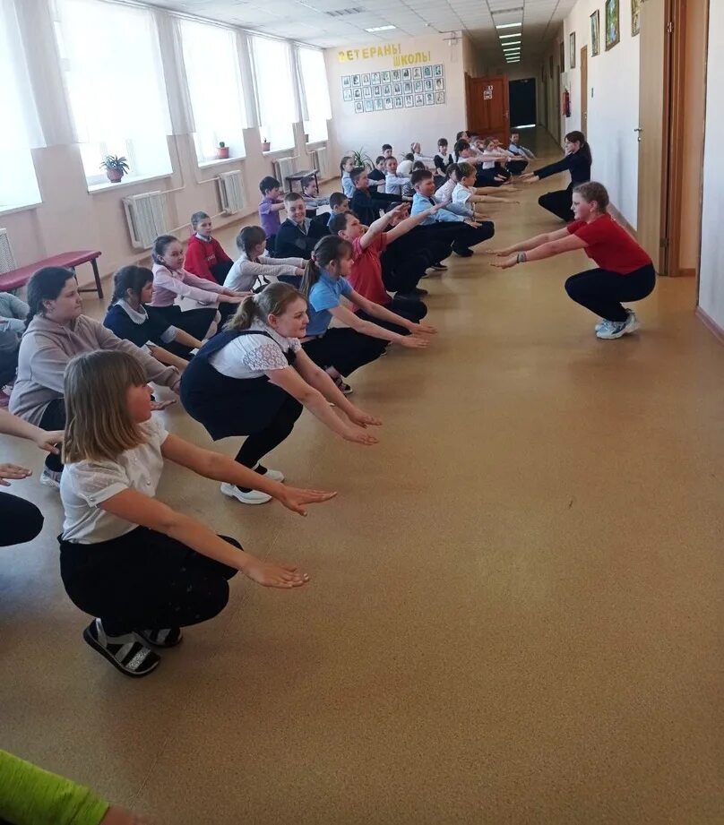 Разминка для здорового образа жизни. Зарядка для всех. День здоровья. Зарядка с чемпионом. Зарядка с чемпионом картинка.