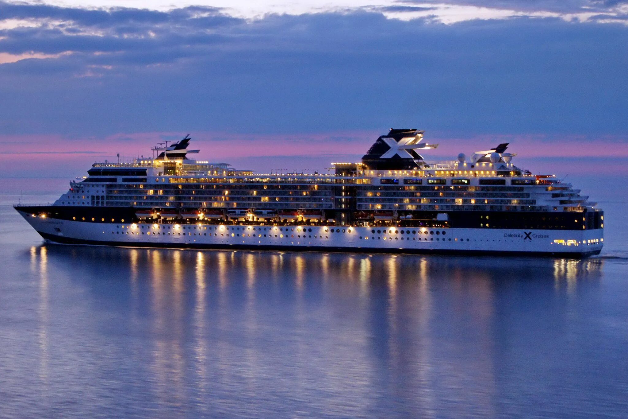 Селебрити круиз. Селектум блю круиз лайнер. Celebrity constellation лайнер. Celebrity beyond лайнер. Селебрити рефлекшн лайнер.
