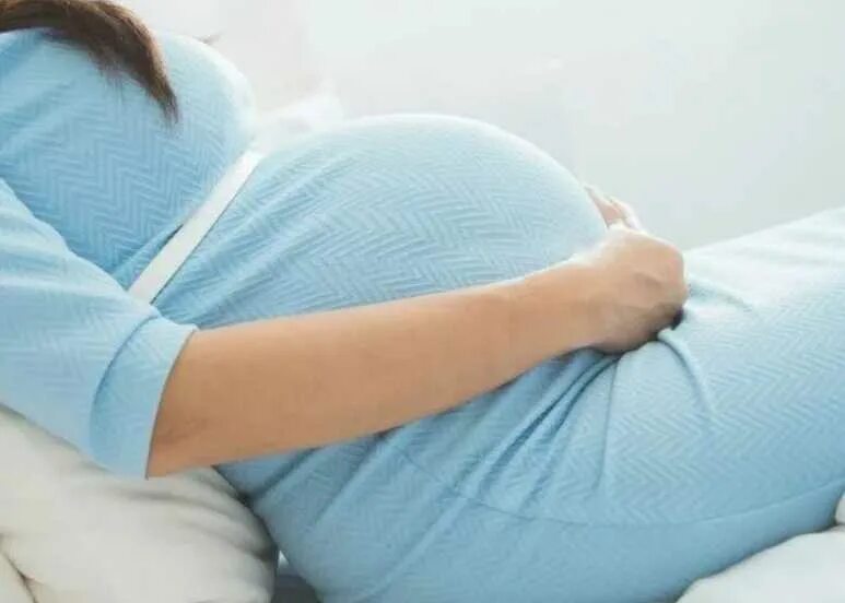 У беременной болит живот. У беременной болит животик. Беременность болит живот. Боли в животе у беременных.