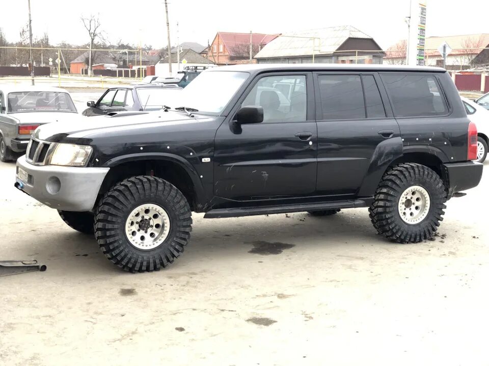 Шины на ниссан патрол. Ниссан патрол 61. Patrol y61 37 колеса. Ниссан патрол y61 колеса 35 дюймов. Patrol y61 33 колеса.