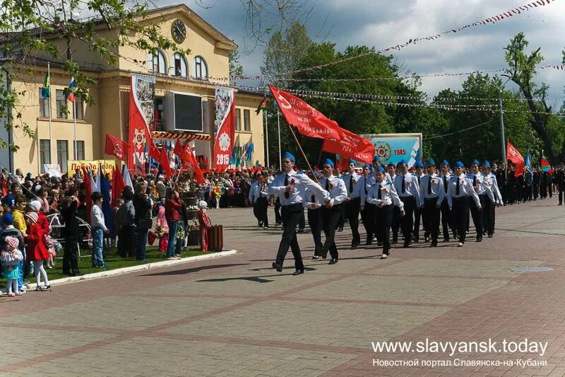 Новости славянска на кубани сегодня последние свежие. Славянск на Кубани. Город Славянск на Кубани. Славянск на Кубани день Победы. Парад Славянск на Кубани.