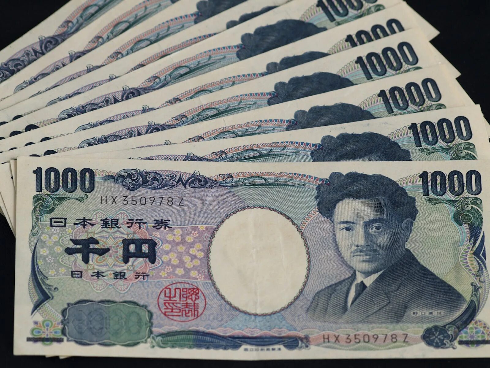 Купюры йен. Японская йена купюры. Купюры японских йен. Современные японские деньги. Современные деньги Японии.