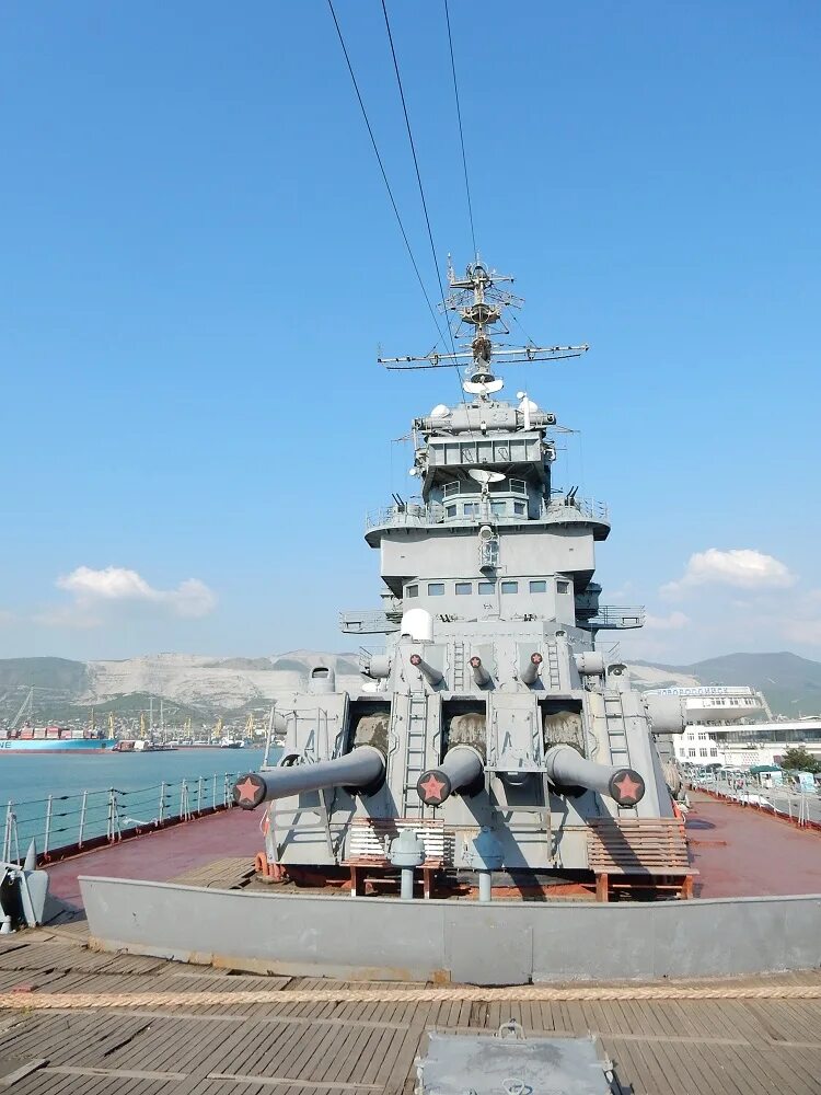 Памятник корабль в новороссийске. Памятник корабль в новороссийске. Крейсер кутузов в новороссийске. Крейсер кутузов в новороссийске. Памятник корабль в новороссийске.
