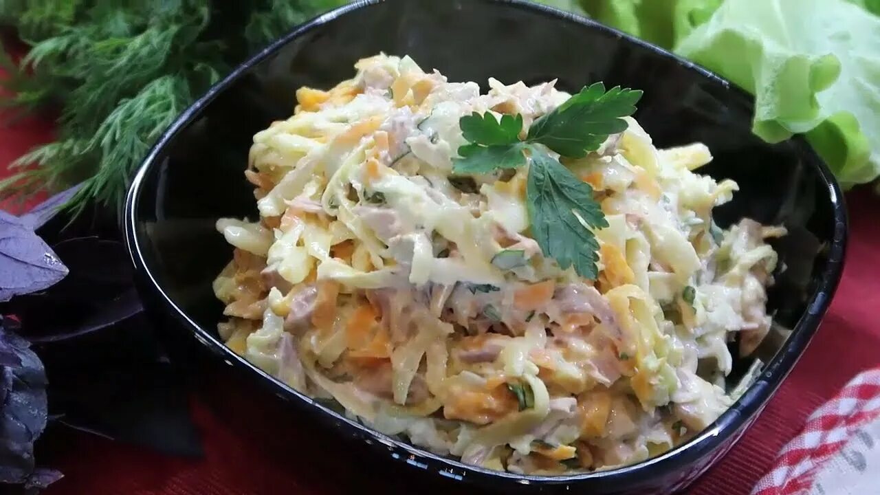 Диетический салат из редьки для похудения. Салат с курицей и луком. Редька с грибами. Салат ташкент. Салат с маргеланской редькой.