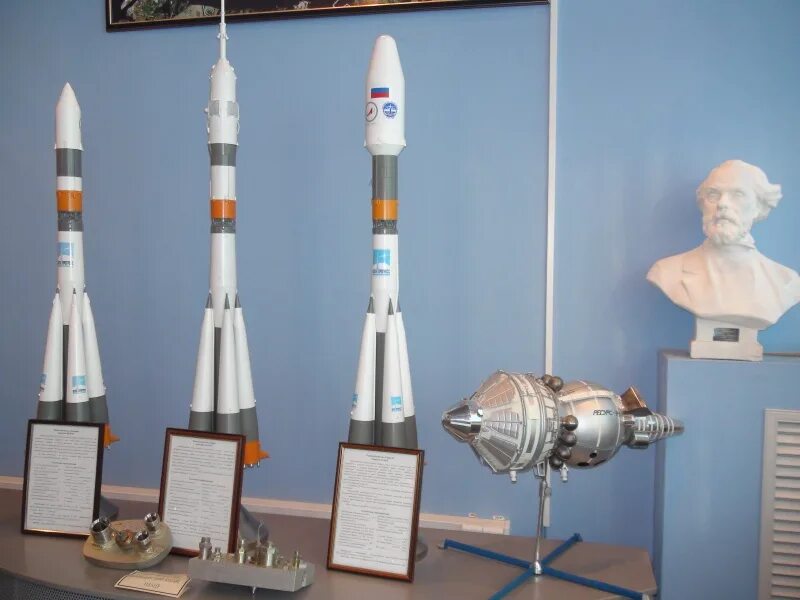 Изделие ракетно космической техники. Ракета макет Прогресс. Макеты ракетной техники. Модели и макеты ракетной космической техники. Статуэтка ракеты Прогресс.