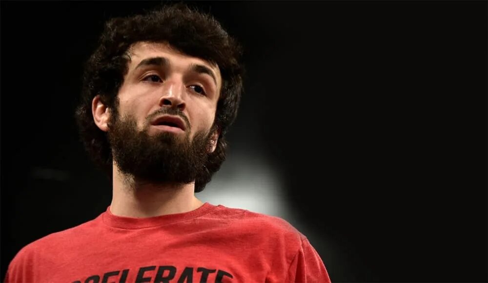 Хасан магомедшарипов. Дагестанский боец ufc забит. Магомедшарипов юфс. Забит юфс. Кучерявый боец.