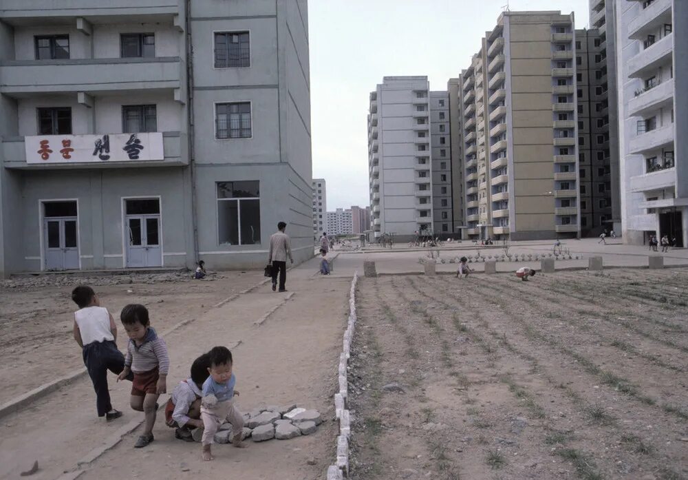 Корея реальная жизнь. Чхонджин Северная Корея. Северная Корея 1980. Северная Корея Провинциальные города. Северная Корея в 1980х.