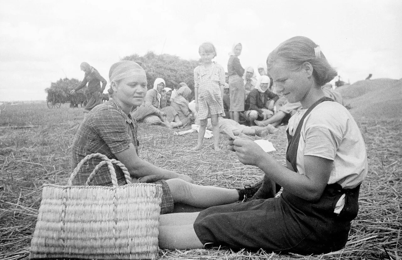 Жизнь 50 70 годов. СССР 70е деревня. СССР В 1930е годы деревня. Советские люди в деревне. Довоенные годы.