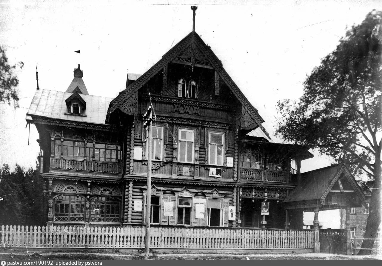 Уезд из дома. Холмогоры сейчас. Уезд из дома. Дом крамского в воронежской области. Лосковское псковская область.