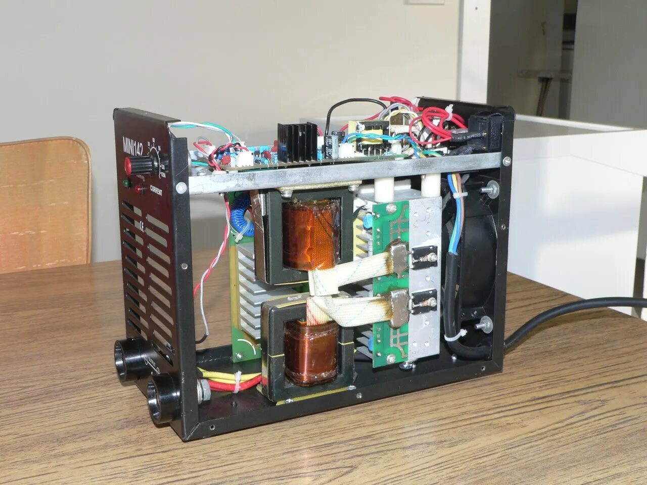 Сварочный аппарат avt 200. Трансформатор для инвертора. Трансформатор для сварочного инвертора r63. Самодельный сварочный инвертор 200а. Трансформатор инвертора тм-1017.