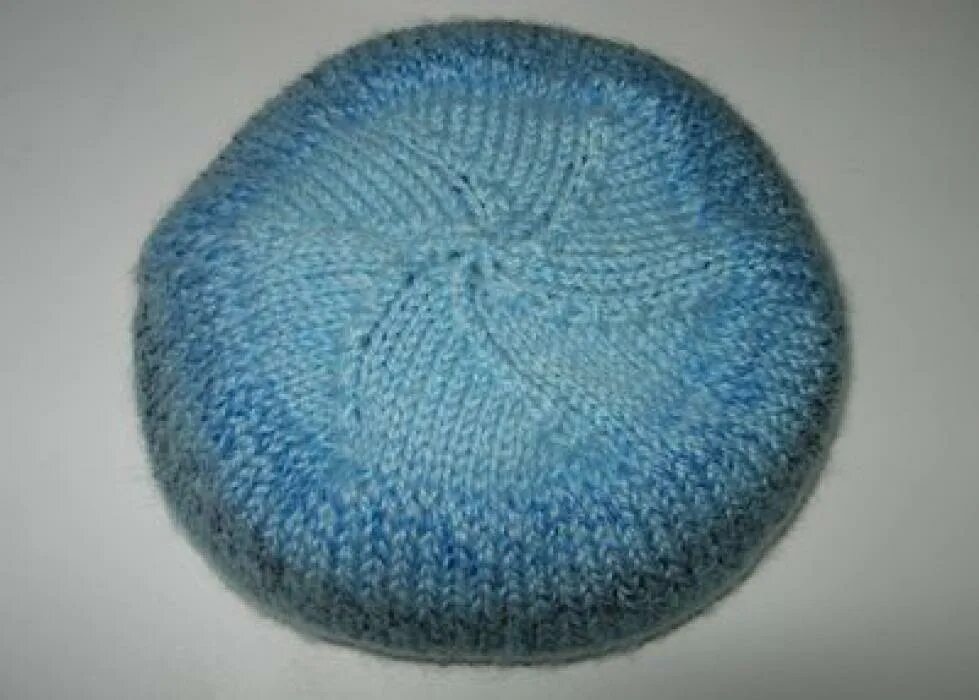 донышко для шапки крючком схема. красивое донышко у шапки крючком схемы. схема вязания донышка шапки крючком. донышко для шапки крючком схема. шапка с круглым донышком.