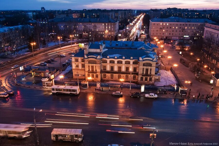 Сормовский дворец. Сормовский район Нижний Новгород. Нижний Новгород центр Соромов. Район Сормово Нижний Новгород. Вечерний Нижний Новгород Сормово.