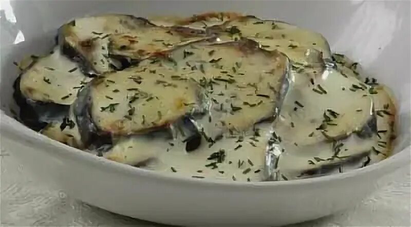 Баклажаны с грибами. Как приготовить баклажаны со сметаной. Салат из баклажан со сметаной. Баклажаны жареные на сковороде с чесноком и сметаной. Баклажаны с грибами на сковороде.