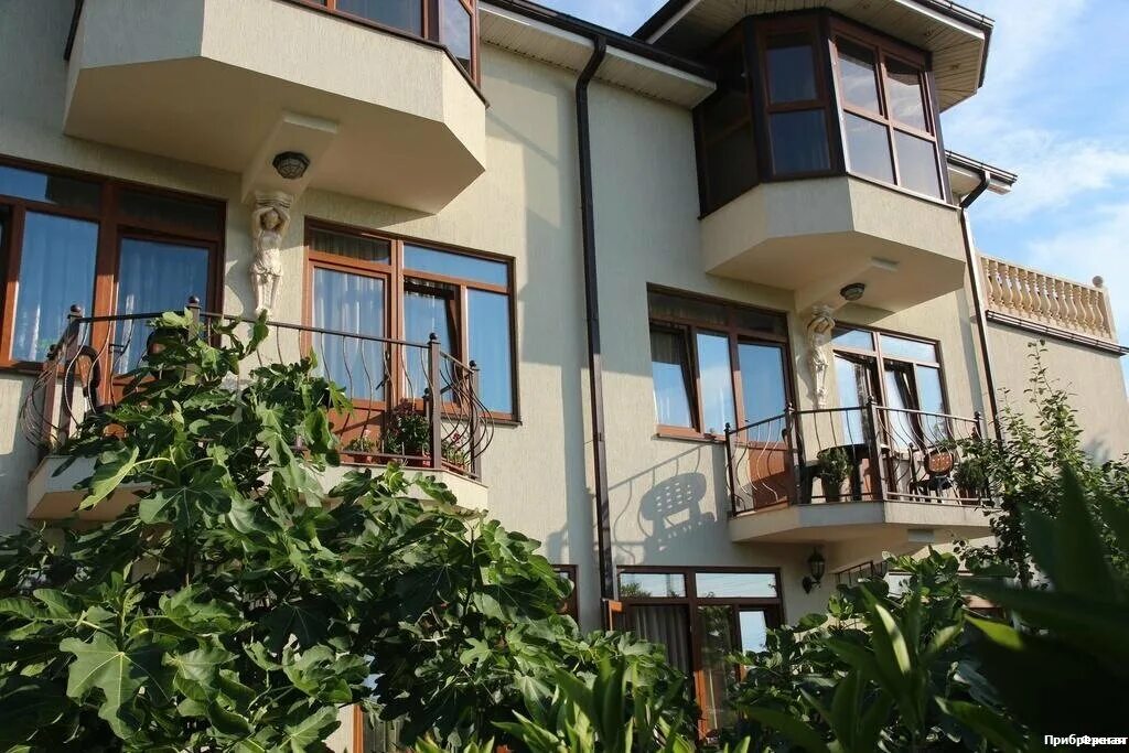 изумрудная 11 адлер. ул богдана хмельницкого 10 адлер. прибрежная 10 адлер. 13. Celentano адлер гостиница.