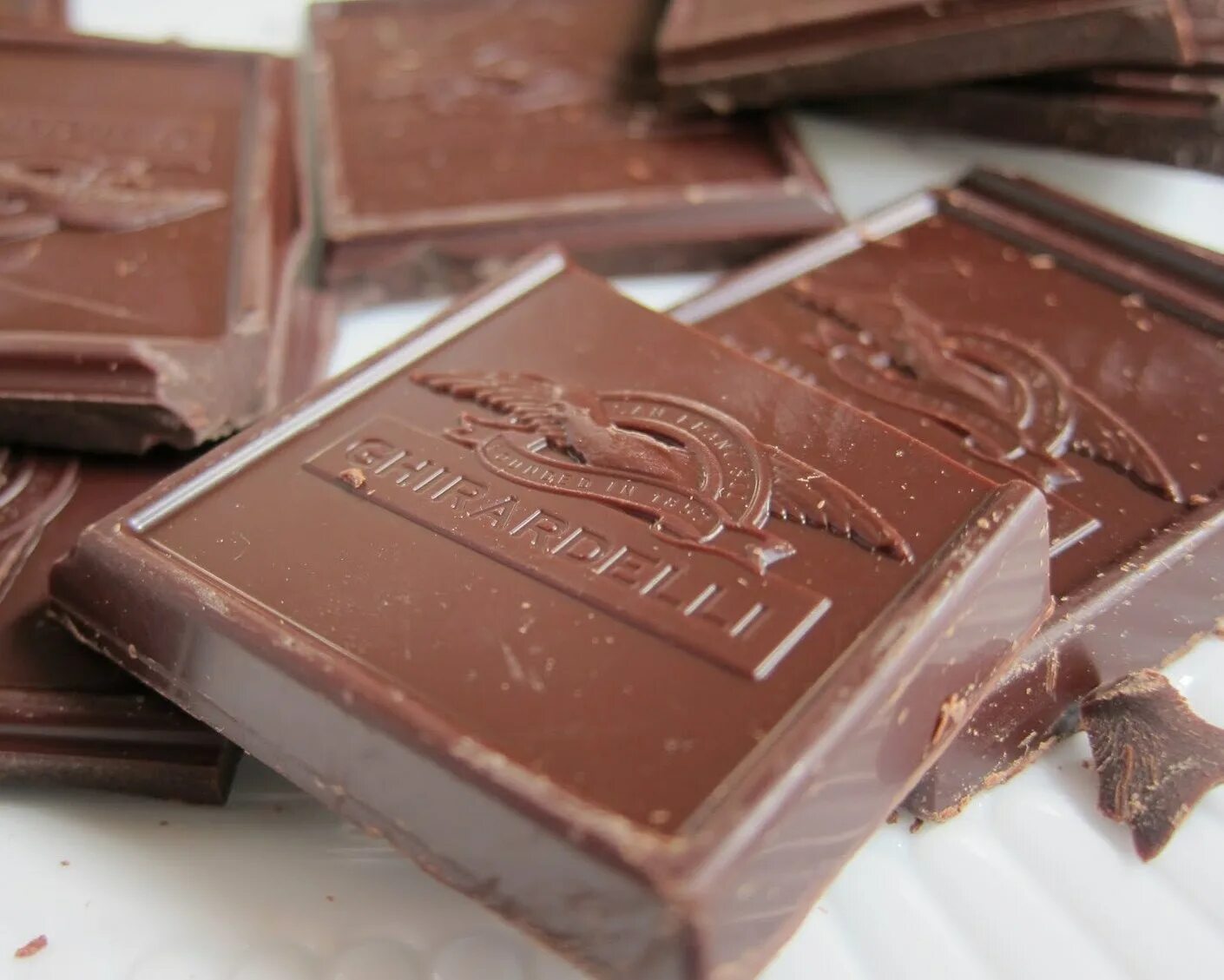 Шоколад купить в махачкале. Мончи шоколадный. Спрос на шоколад. Фински1 шоколад. Самый первый шоколад.
