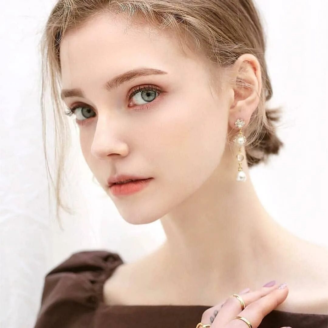 Европейцы девушки. Chloe 김애란. chloe chuu портрет. европейская внешность девушки. красивые девушки европейской внешности.