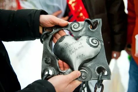 Подарки на свадьбу из стали