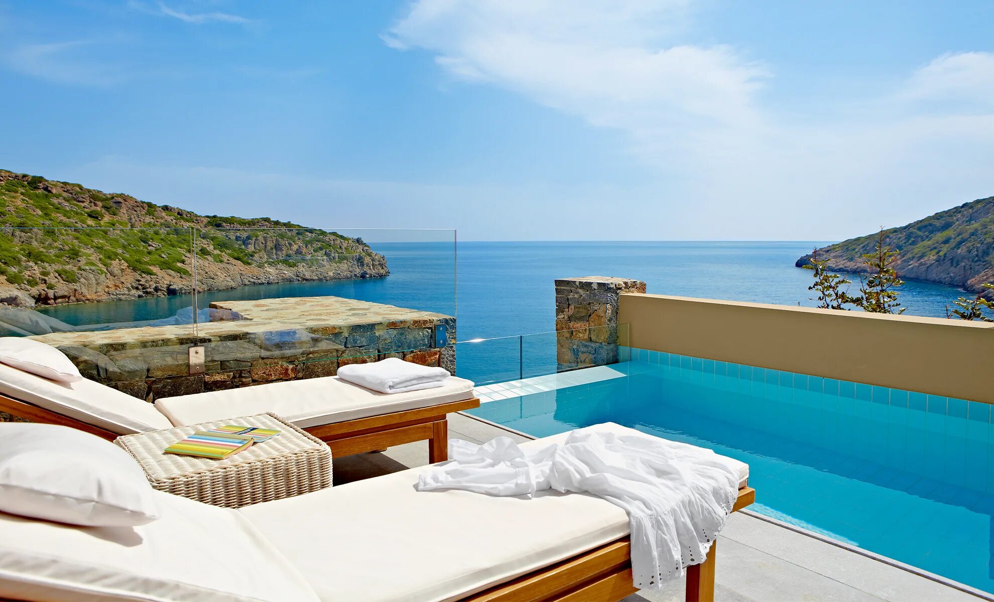 Отель с бассейном с видом на море. Daios Cove Luxury Resort Villas 5. Daios Cove, Crete. Elounda Krini 3*. Крит терраса Люкс.