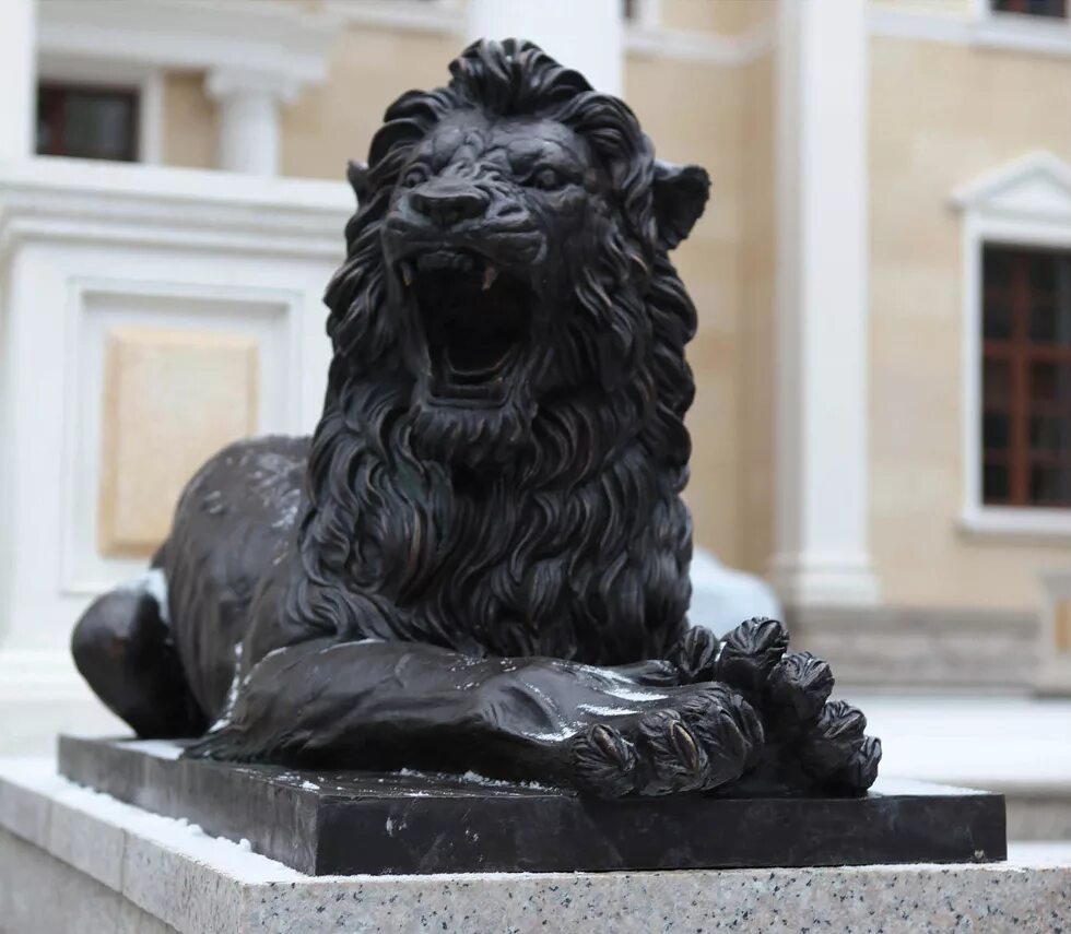 Статуя львов. Анималистическая скульптура Лев. Статуя Льва. Сидящий Лев скульптура. Скульптура Льва Куба.