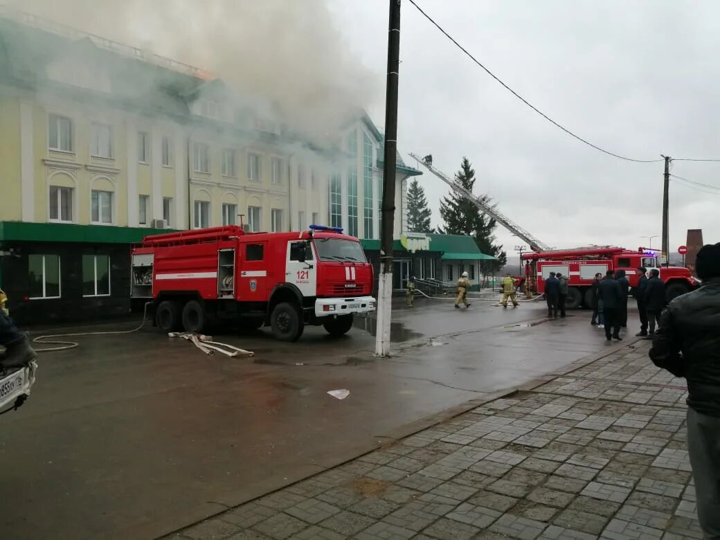 Пожар в татарстане. Гостиница апрель Мамадыш. Пожар в Мамадыше. МЧС России пожар в Костенце. Пожар в гостинице Татарстан.