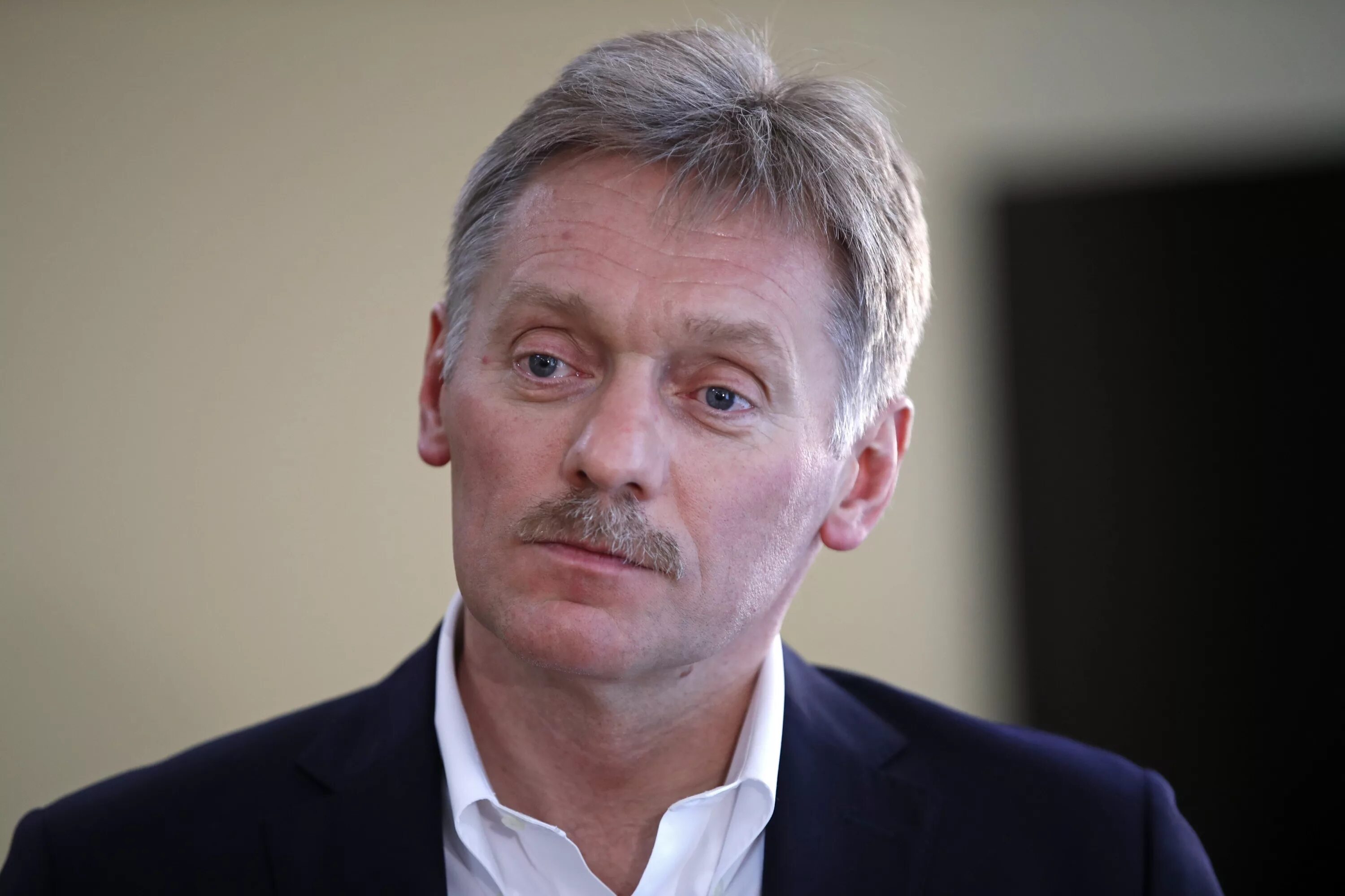 Удивленный песков. Песков вон. Песков вон. Песков вон. Удивленный песков.