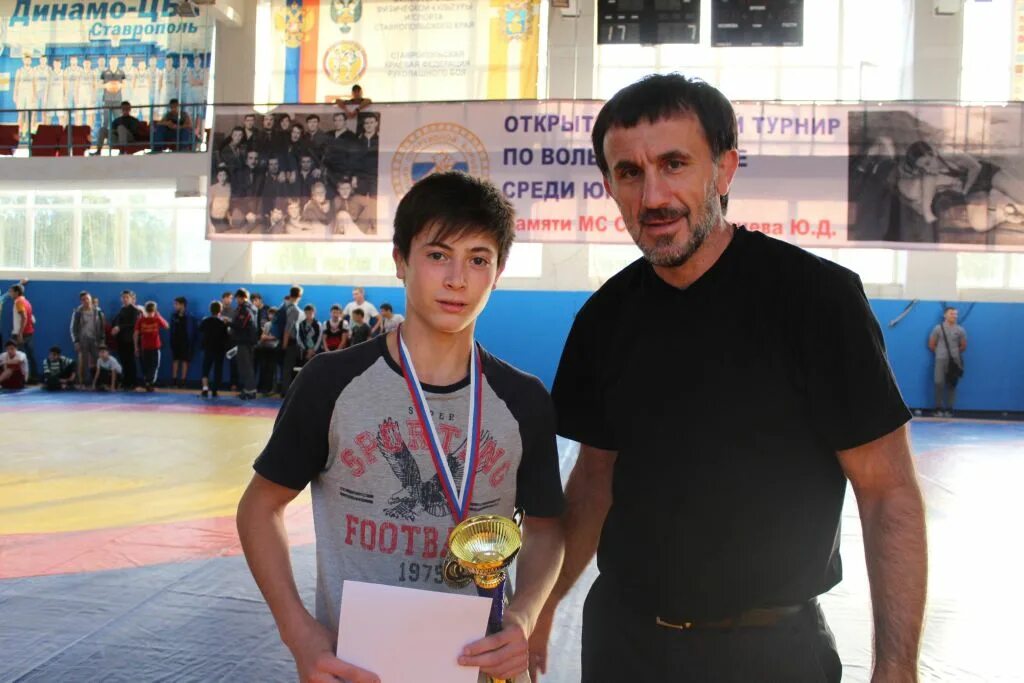 Рамис гусейнов гасанович. Эмеев борец. Имам мадиев. Абдусаламов вольная борьба. Масиев борец.