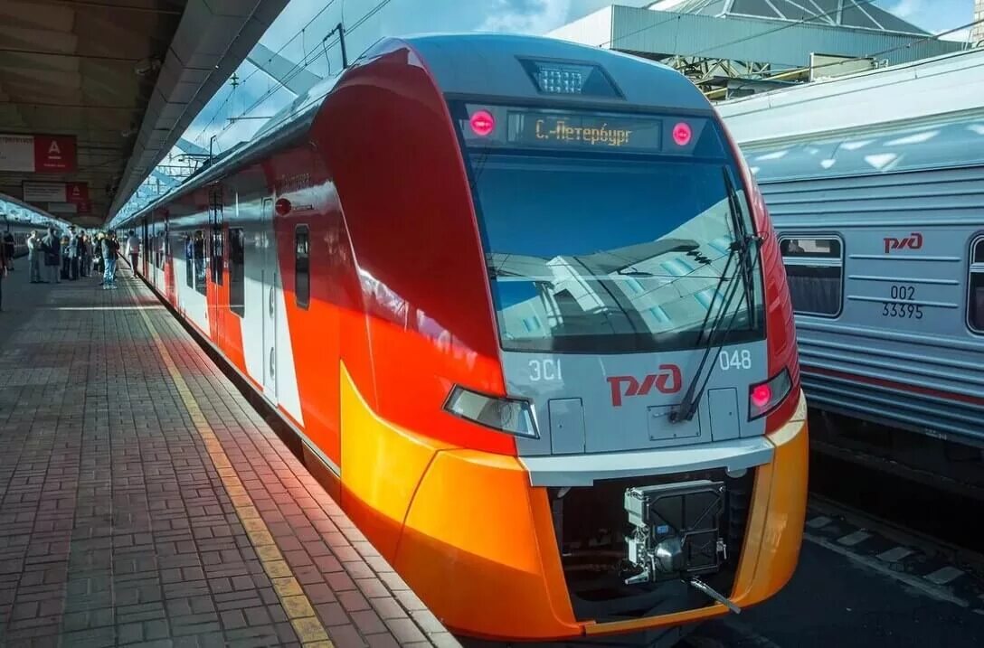 поезд ласточка москва санкт-петербург. скоростной поезд ласточка. электричка ласточка питер. поезд ласточка москва санкт-петербург. ржд ласточка санкт петербург москва.