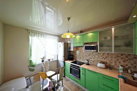 Глянцевый потолок на кухне