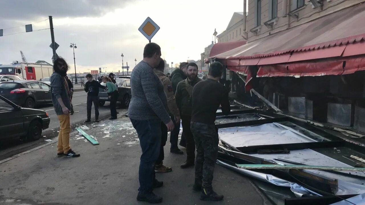 Бомба в питере сегодня. Взрыв в кафе в Санкт-Петербурге. Теракт в Санкт Петербурге 2023. Взрыв на Университетской набережной в Санкт-Петербурге.