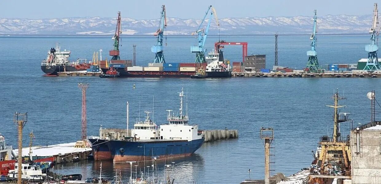 Сахалин корсаков. Порт корсакова сахалин. Город корсаков морской порт. Сахалинский западный морской порт холмск сайт. Южно-сахалинск порт.