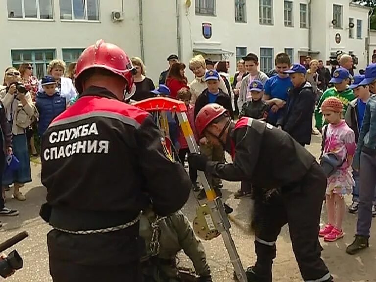 Служба спасения саратовской области. Областная служба спасения саратов. Спасатели саратов. Областная служба спасения. Служба спасения имени поливаного архангельск.