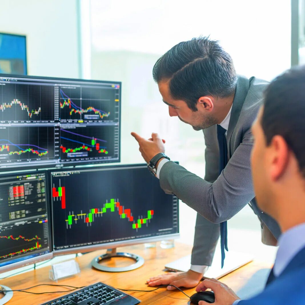 Биржа. Биржа 2. Трейдер бинанс. Биржа теле2 реклама. Торговля на бирже трейдинг.