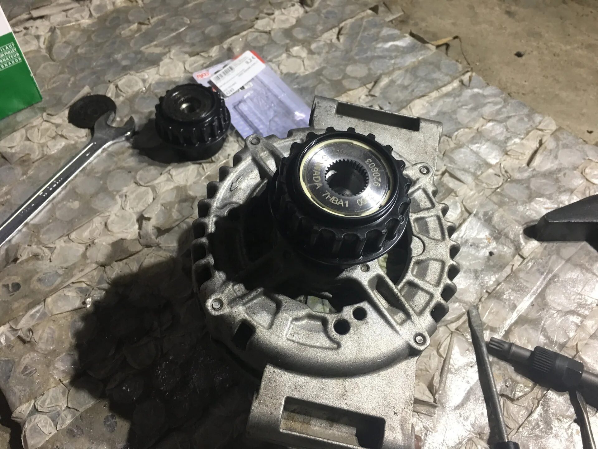 Замена обгонной муфты генератора - Volvo XC90 (1G), 2,4 л, 2008 года своими рука