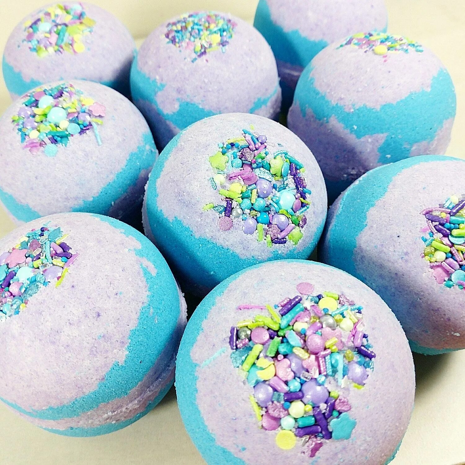 Содовые бомбочки. Бомбочки для ванны Bath Bomb. Необычные бомбочки для ванны. Мыльные бомбочки для ванны.