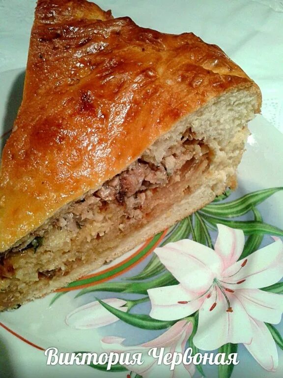 Пироги на с капустой и рыбой. Капустная кулебяка. Пирог с капустой и консервой. Капустный пирог с рыбой. Пирог с капустой и консервой в духовке.