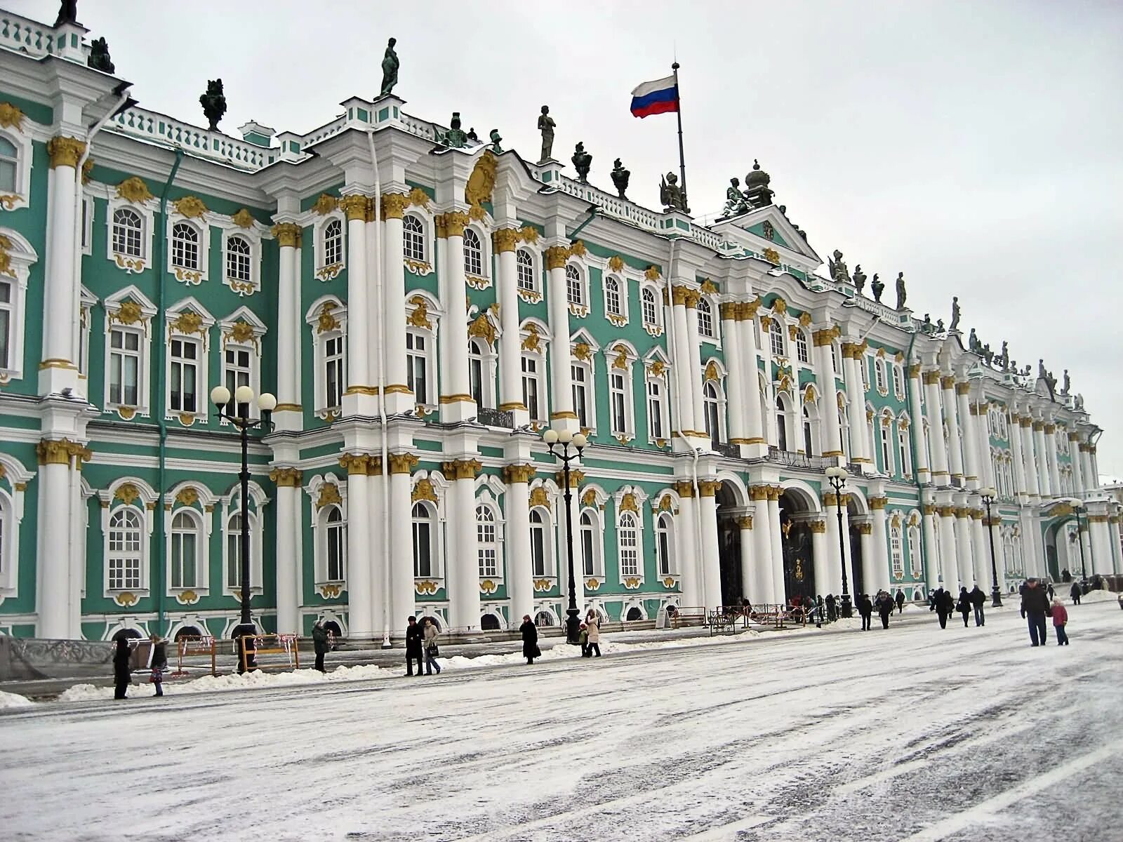 Сколько зимних дворцов в петербурге
