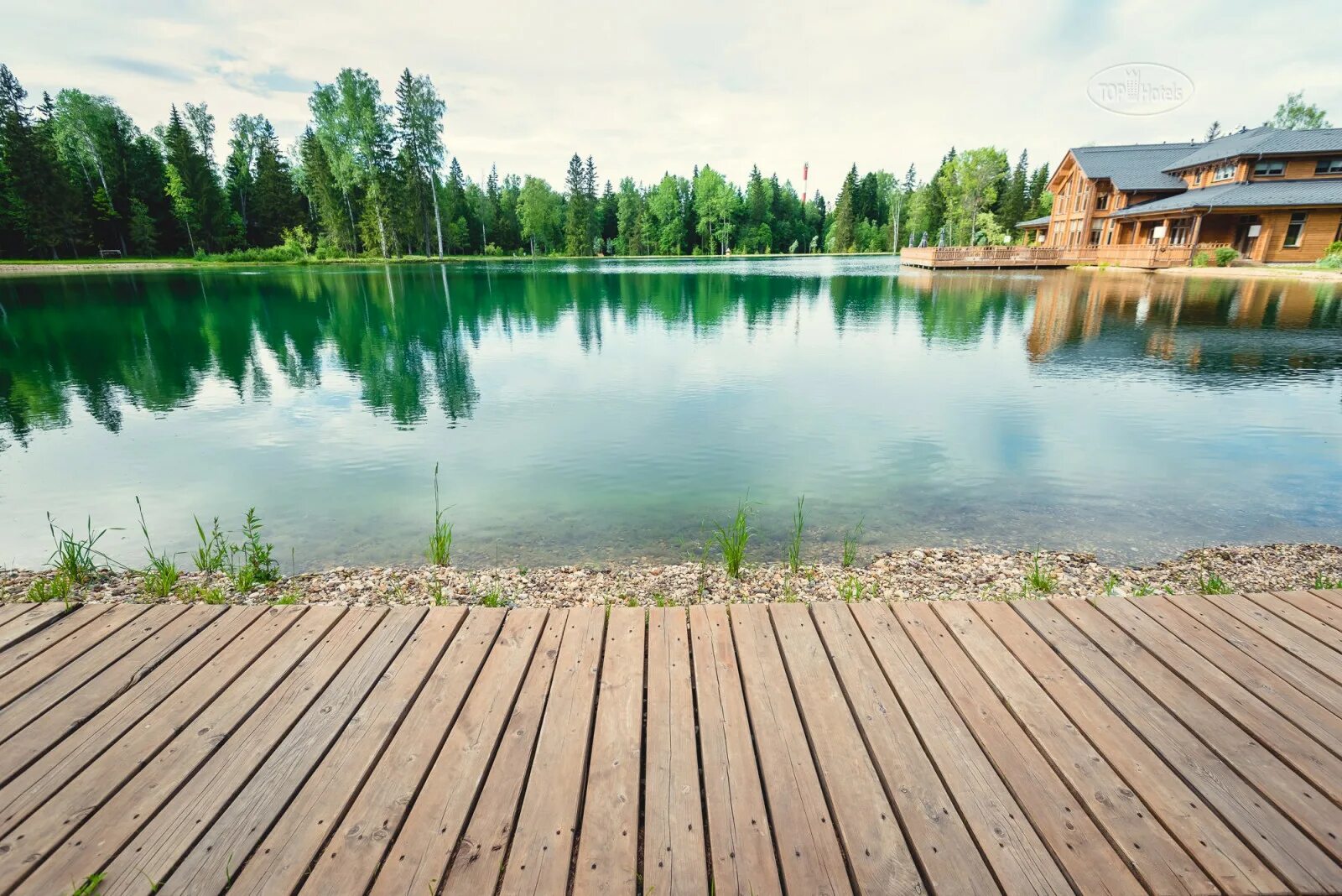 эко-отель изумрудный лес подмосковье клинский район. поселок нарынка изумрудный лес. изумрудный подмосковье. изумрудный лес отель подмосковье. эко-отель изумрудный лес подмосковье клинский район.