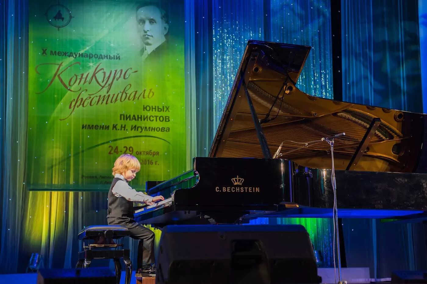 конкурс юных пианистов. конкурс юных пианистов имени. преподаватель фортепиано цмш алла борисовна. конкурс юных пианистов им назиба жиганова. конкурс юных пианистов имени.