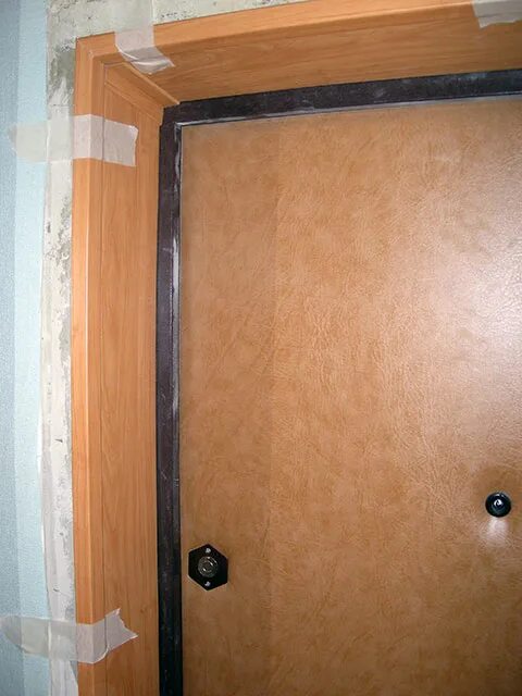 Как отделать панелями дверной проем. Отделка откосов мдф панелями. дверные откосы из панелей. дверные откосы из мдф. откосы входной двери из мдф панелей.