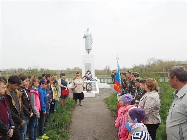 Гбоу сош им а а каргина п краснооктябрьский. Красный октябрь саратовская область. Краснооктябрьский самарская область. Погода в поселке краснооктябрьский самарская. Краснооктябрьская.
