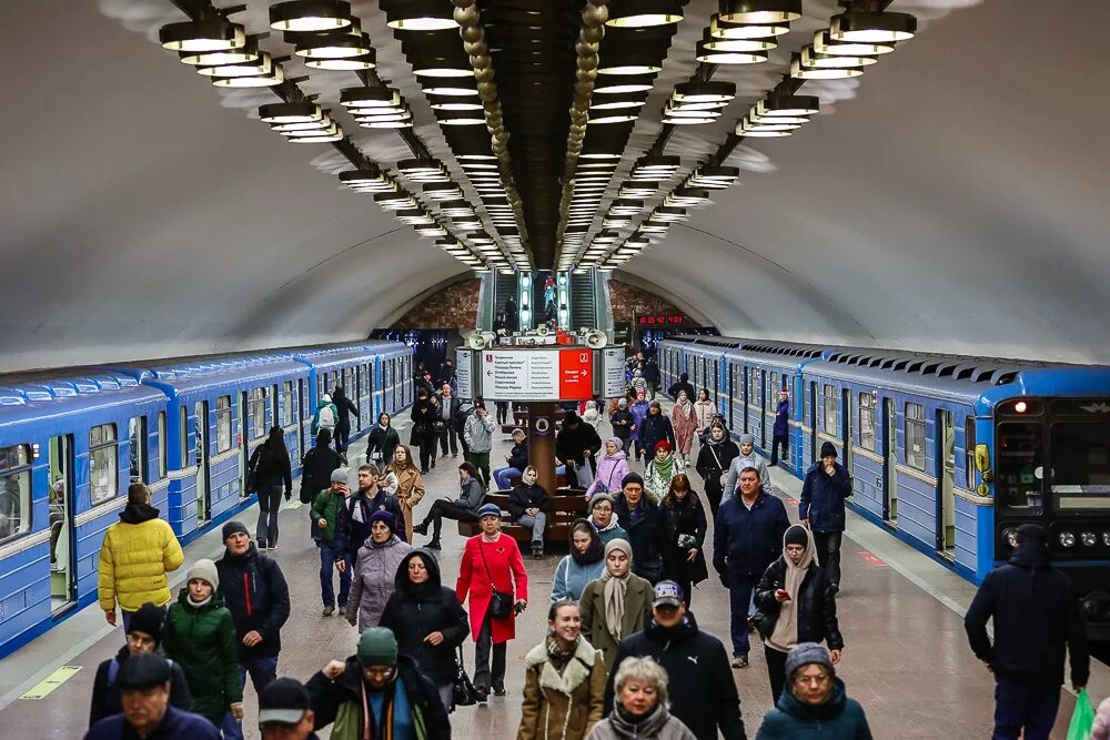 Метро Новосибирск. Новосибирский метрополитен. Поезд метро. Метро фото.