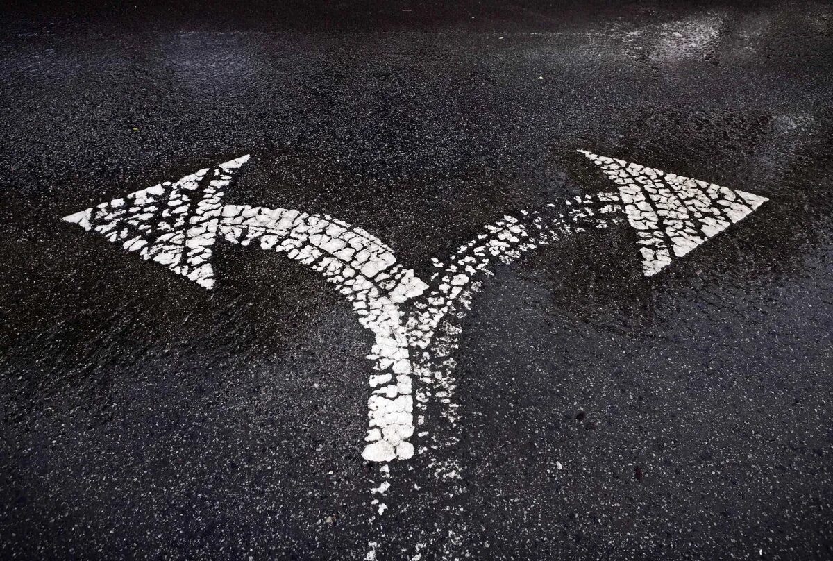 смешные картинки надоело. вариантах с другой стороны. выбор между двумя мужчинами. два варианта картинка. конфликтная ситуация.