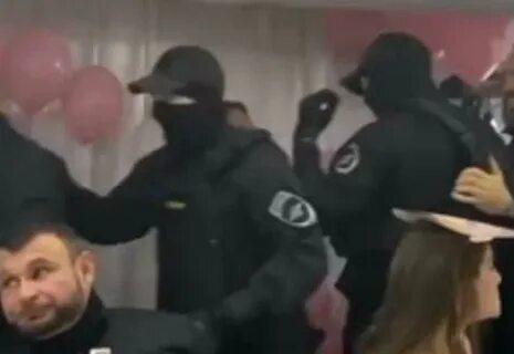 Приехал омон