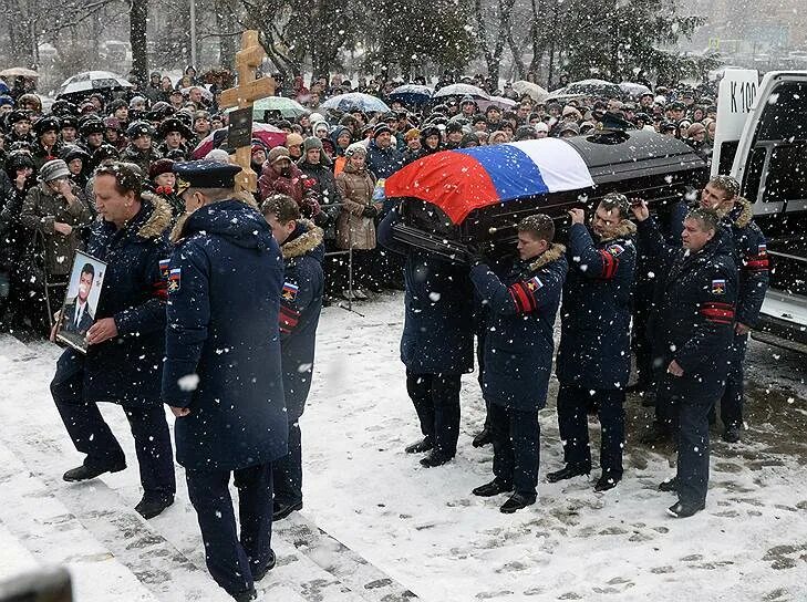 Черный ободок на похорона. Траурная повязка на руку. Платок на голову. Похороны повязка. Траурная повязка на рукаве.