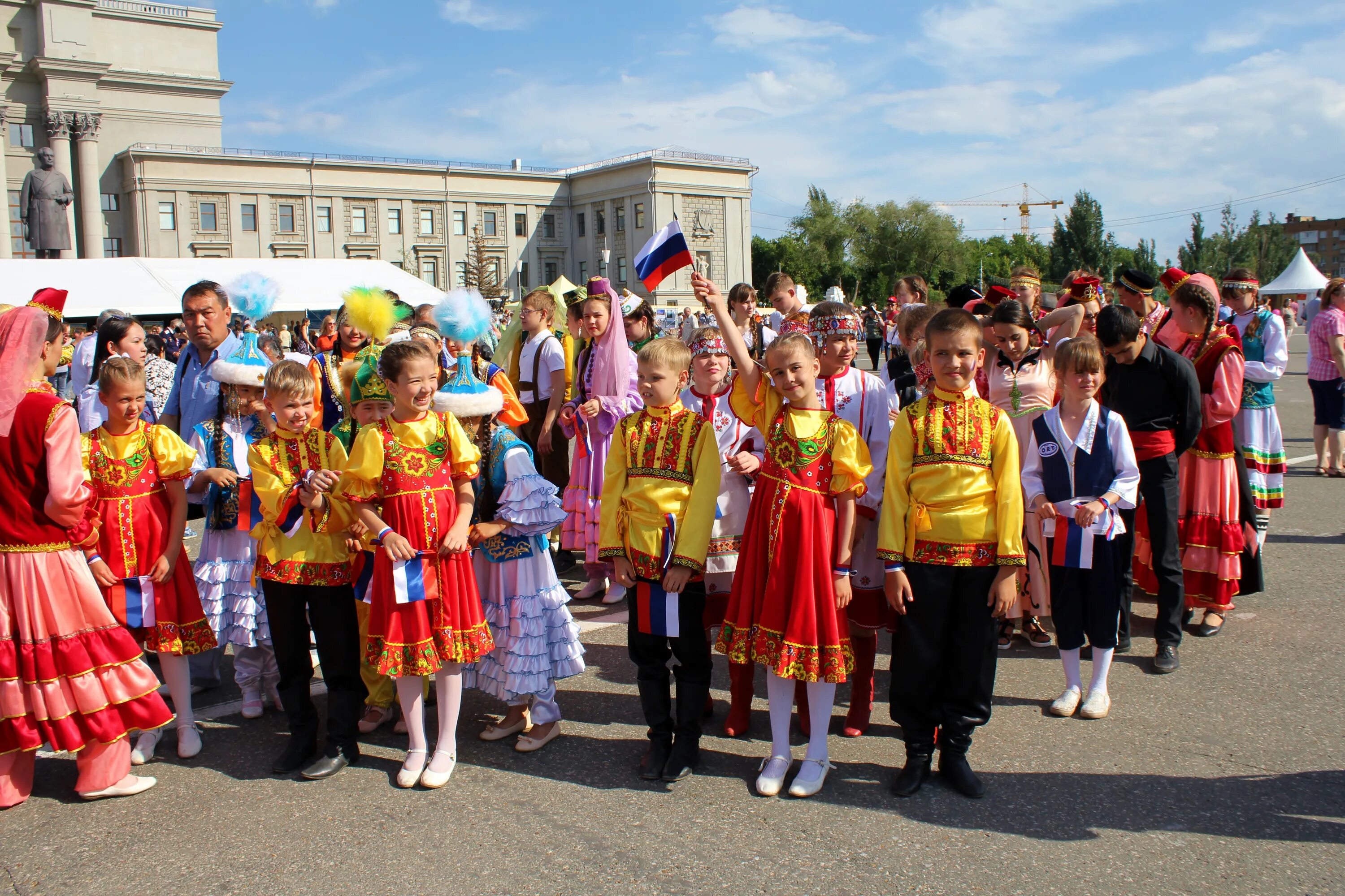 Шествие народов России. Парад дружбы народов. Самара многонациональная. Дружба народов Самарской области. Дружба народа видео