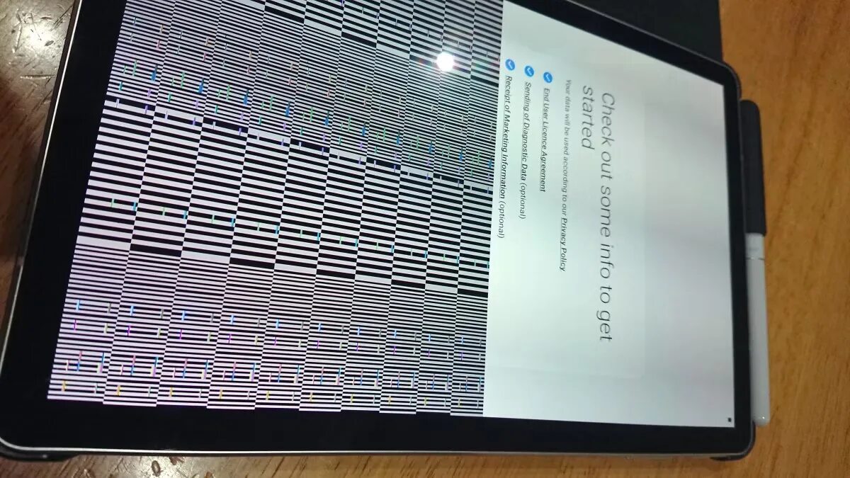 Почему экран не реагирует на прикосновения. Дисплей на планшет леново. Рябь на экране смартфона. Полосы на экране планшета леново. Сенсор на экране планшета.